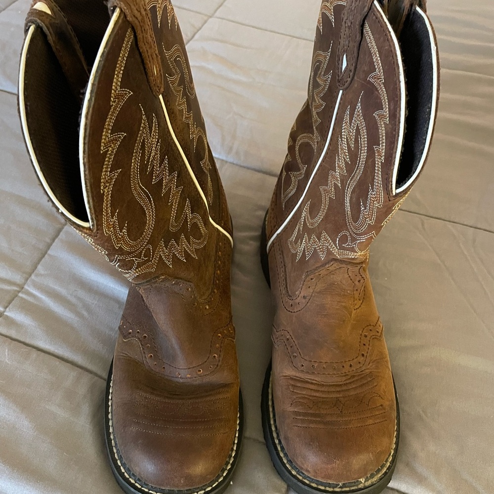 Round Toe Justin Cowboy Boots